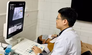 Ung thư tuyến giáp tăng nhanh ở phụ nữ trẻ: Nhận biết sớm để không 'chạy sau bệnh'