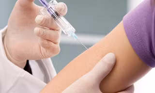 Những lưu ý 'sống còn' người mắc bệnh tim mạch cần biết trước khi tiêm vắc xin cúm 