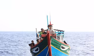 Icom chuyển khúc biển khơi