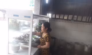 Chủ quán ăn trả túi xách có sổ tiết kiệm 550 triệu đồng của khách để quên