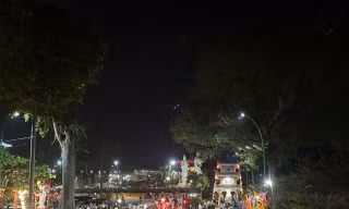 Sau giao thừa, hàng nghìn người dân đi lễ xin lộc tại ngôi chùa lớn nhất Đông Nam Bộ
