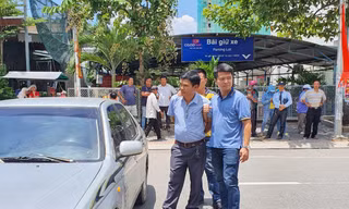 Nhận tiền doanh nghiệp, một phóng viên bị bắt