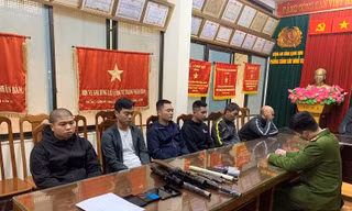 Công an Lạng Sơn liên tiếp bắt các đối tượng cầm đầu đường dây cá độ bóng đá -Ảnh: TL
