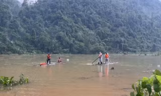 Truy tìm tung tích người đuối nước. 