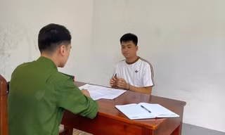 Đối tượng Hoàng Đức Tiến tại cơ quan công an. 