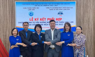 Ký kết hợp tác hướng nghiệp, giới thiệu việc làm cho thanh niên Lạng Sơn -Ảnh: Duy Chiến 