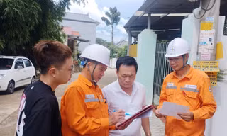 Kiểm tra nguyên nhân tiền điện tăng cao. 