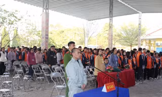 Bị cáo Tuấn ra tòa lĩnh án. 