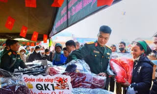 Nhân dân Lạng Sơn tham gia gian hàng 0 đồng. 