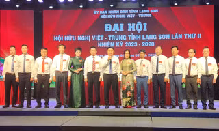 Ban chấp hành mới Hội hữu nghị Việt- Trung. Ảnh: Duy Chiến 