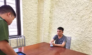 Hà Văn Tỵ tại cơ quan công an. Ảnh: TL