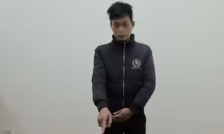 Đối tượng Luận cùng tang vật. 