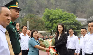 Thắm tình hữu nghị biên giới Việt - Trung