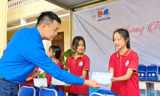 Tình nguyện vì trẻ em vùng sâu, vùng xa xứ Lạng