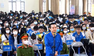 Hàng trăm học sinh dự phiên tòa .Ảnh: TL