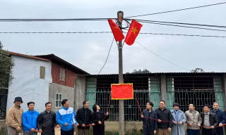 Nghi lễ khánh thành "thắp sáng đường thôn- đường cờ Tổ quốc" cho nhân dân Bắc Sơn.