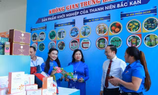 Gian hàng khởi nghiệp của tuổi trẻ Bắc Kạn.