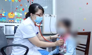 Bệnh nhi 13 tuổi phải vào viện điều trị vì uống thuốc giảm cân. Ảnh: LS
