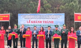 Khánh thành đường lên cột mốc biên giới -Ảnh: Duy Chiến 
