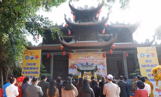 Dòng người ngược lên Lạng Sơn du xuân 