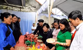 Sản phẩm riêng có ở xứ Lạng được giới thiệu, quảng bá làm cho du khách thập phương thích thú -Ảnh: TL