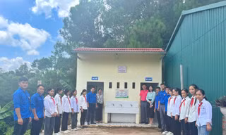 Học sinh Lạng Sơn thụ hưởng các công trình dự án. Ảnh: Duy Chiến 