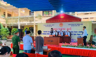 Phiên tòa giả định "Lỗi tại ai" được tổ chức tại huyện biên giới Cao Lộc là hoạt động thiết thực, bổ ích -Ảnh: Duy Chiến 