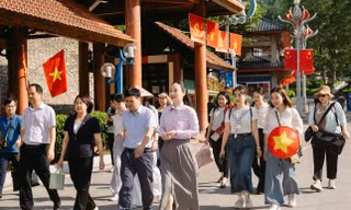 Khách Trung Quốc vào Lạng Sơn thăm thân, du lịch tăng đột biến. 