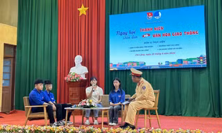Chia sẻ kinh nghiệm giao thông an toàn. (ảnh: Duy Chiến)