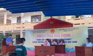 Tuổi trẻ Lạng Sơn hào hứng với các "Phiên tòa giả định" -Ảnh: Duy Chiến 
