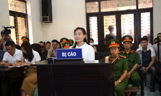 Bị cáo Tín (giữa).