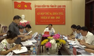 Quang cảnh kỳ họp của Ủy ban Kiểm tra Tỉnh ủy Lạng Sơn xem xét, kỷ luật cán bộ, đảng viên vi phạm. 