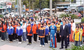 Hàng trăm em học sinh tham gia tập huấn truyền thông diễn đàn trẻ em Lạng Sơn. 