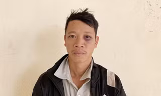Đối tượng Ninh Văn Thịnh tại cơ quan công an -Ảnh: H. Thơ