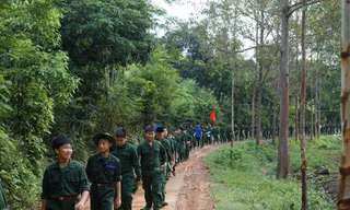 Các chiến sỹ nhí hành quân dã ngoại. Ảnh: Duy Chiến 
