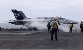 Trên boong tàu sân bay Mỹ Theodore Roosevelt. (Ảnh: US Navy)