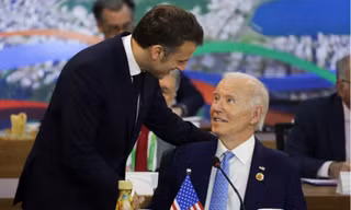 Tổng thống Pháp Emmanuel Macron và Tổng thống Mỹ Joe Biden tại G20. (Ảnh: Reuters)