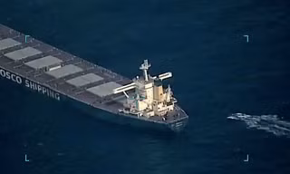 Hải quân Ấn Độ giải cứu tàu MV Lila Norfolk khỏi tay cướp biển ngày 4/1. (Ảnh: Indian Navy)