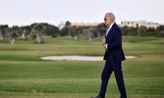 Hành động 'lạ' của Tổng thống Mỹ Joe Biden ở G7 gây chú ý
