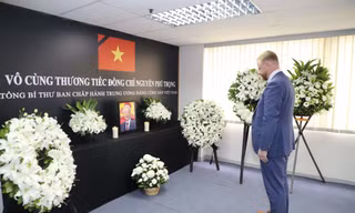 Cơ quan đại diện Việt Nam ở nước ngoài mở sổ tang tưởng nhớ Tổng Bí thư Nguyễn Phú Trọng
