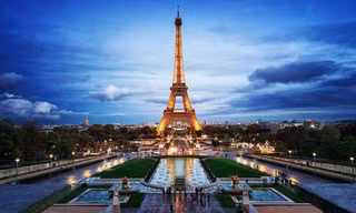 Pháp điều tra 5 quan tài dưới chân Tháp Eiffel