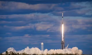 Tên lửa Falcon 9 đưa vệ tinh tình báo thứ 2 của Hàn Quốc vào quỹ đạo ngày 7/4. (Ảnh: AP)