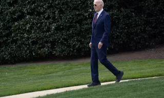 Đôi giầy mới của Tổng thống Mỹ Biden gây xôn xao