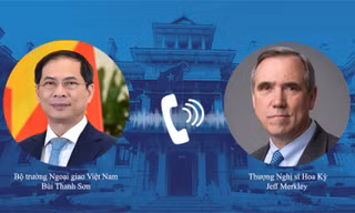 Bộ trưởng Ngoại giao Bùi Thanh Sơn và Thượng Nghị sỹ Jeff Merkley. (Nguồn: Mofa)