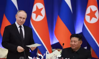 Tổng thống Nga Vladimir Putin và Chủ tịch Triều Tiên Kim Jong Un trong tiệc chiêu đãi tại Bình Nhưỡng ngày 19/6. (Ảnh: Sputnik)