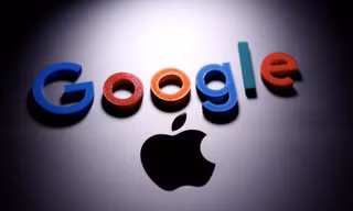 Logo của Google và Apple. (Ảnh: Reuters)