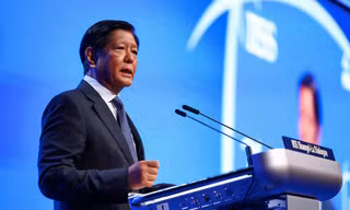 Tổng thống Philippines Ferdinand Marcos Jr. phát biểu tại khai mạc Đối thoại Shangri-La tối 31/5. (Ảnh: Reuters)