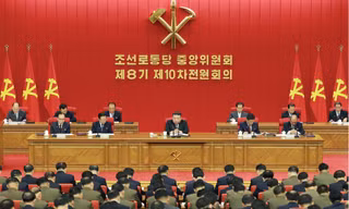 Lần đầu xuất hiện huy hiệu hình ông Kim Jong Un 