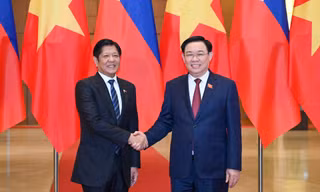 Chủ tịch Quốc hội Vương Đình Huệ hội kiến Tổng thống Philippines