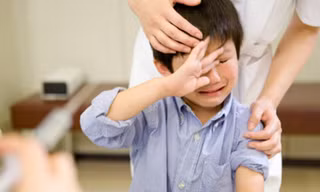 Theo Th.sĩ - BS Phạm Đình Tuần, Bệnh viện Bộ Nông nghiệp, đây là phương pháp không đau, đơn giản, hiệu quả., tránh được lây nhiễm mà các bậc cha mẹ có thể tự làm cho con mình mà không cần phải có sự can thiệp của bác sĩ. Ảnh minh hoạ: Internet